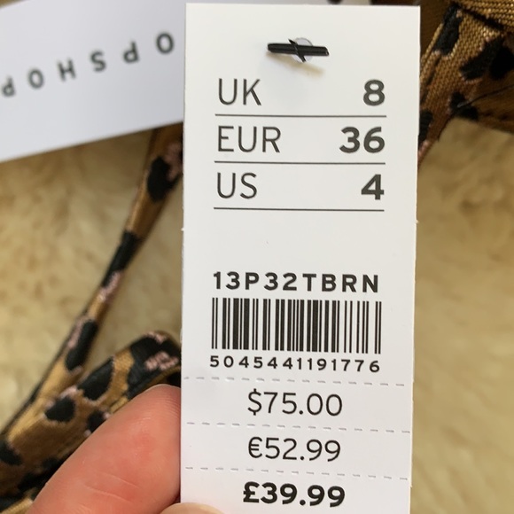 🥻BRAND NEW SET OF CLOTHES NEVER WORN !!! - Picture 3 of 4